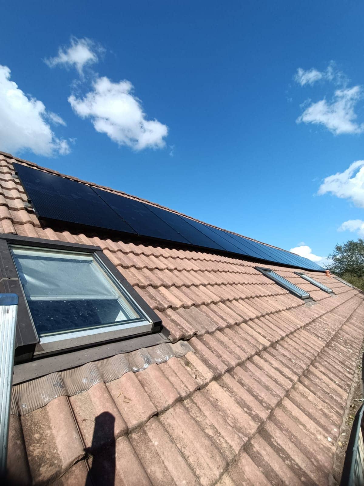 Image d'une de nos réalisations d'une maison avec des panneaux photovoltaïques